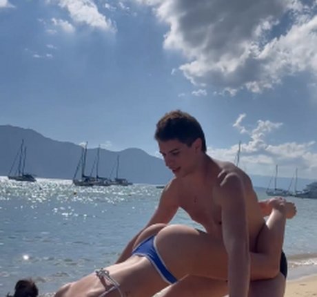 Naakte gelekte OnlyFans-foto van Mharessa