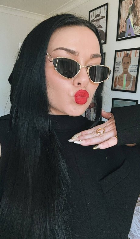 Naakte gelekte OnlyFans-foto van Amy Roseling