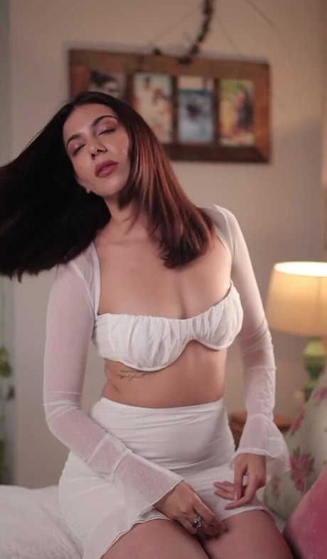 Naakte gelekte OnlyFans-foto van Palak Purswani