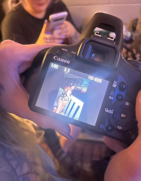 Naakte gelekte OnlyFans-foto van Dammdenver
