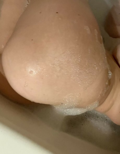 Naakte gelekte OnlyFans-foto van Strawberrysweetmilk
