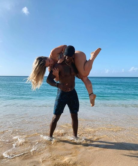 Naakte gelekte OnlyFans-foto van Kayla Kalani