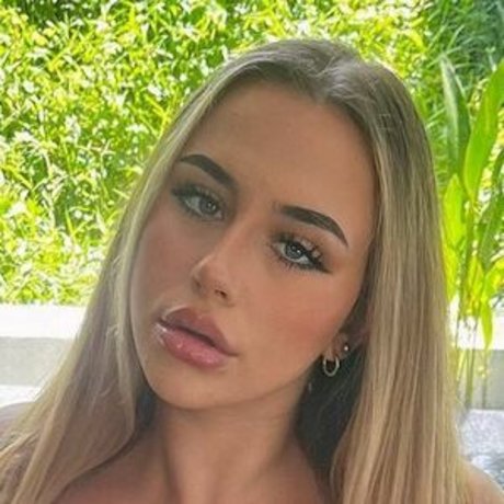 Naakte gelekte OnlyFans-foto van Selina Bond