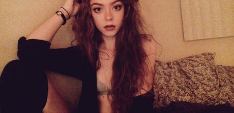 Naakte gelekte OnlyFans-foto van Rose Castella