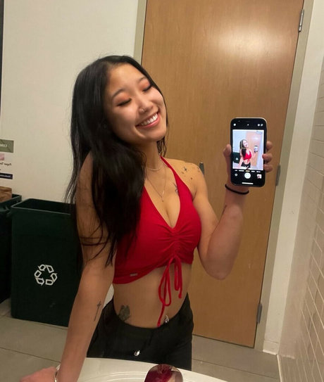 Naakte gelekte OnlyFans-foto van Abigail Rosengren
