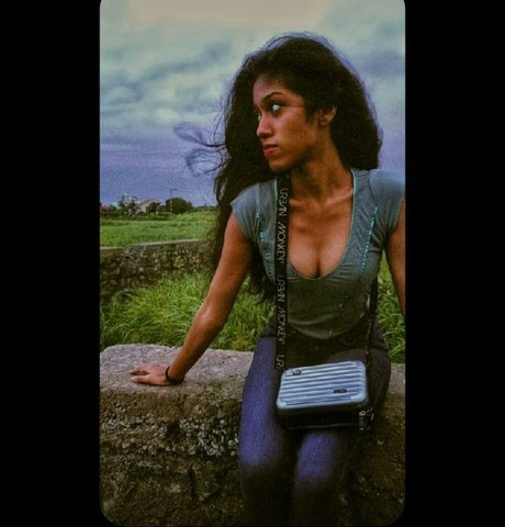 Naakte gelekte OnlyFans-foto van Vrushali Bathina
