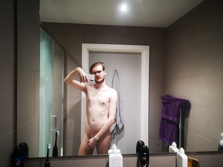 Naakte gelekte OnlyFans-foto van Dancho
