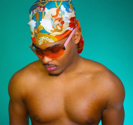 Naakte gelekte OnlyFans-foto van Derrick After Dark