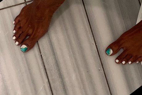Naakte gelekte OnlyFans-foto van Empress Tee