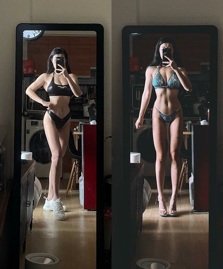 Naakte gelekte OnlyFans-foto van Cathyfitness