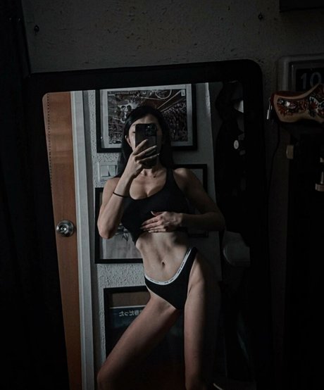 Naakte gelekte OnlyFans-foto van Cathyfitness