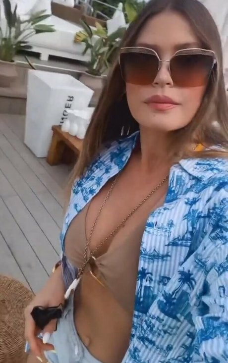 Naakte gelekte OnlyFans-foto van Ella Anastasiou