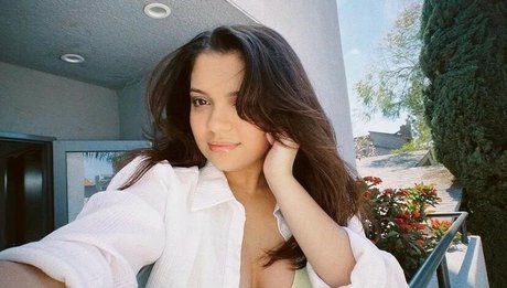 Naakte gelekte OnlyFans-foto van Cree Cicchino