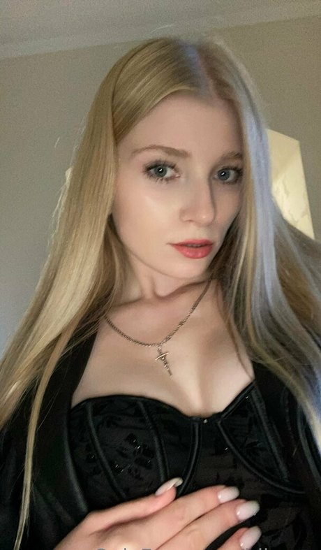 Naakte gelekte OnlyFans-foto van Bilyavamusic