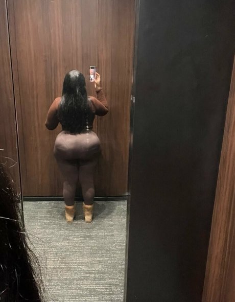 Naakte gelekte OnlyFans-foto van Allohhhh