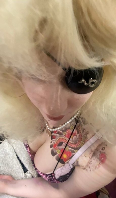 Naakte gelekte OnlyFans-foto van Venomwifey