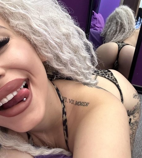 Naakte gelekte OnlyFans-foto van Anna Vasileva