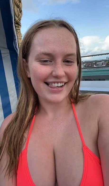 Naakte gelekte OnlyFans-foto van Kajamooodtt