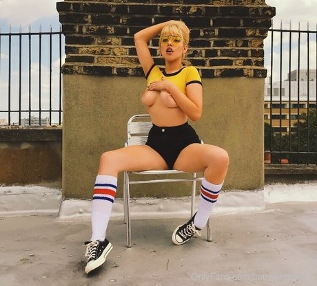 Naakte gelekte OnlyFans-foto van Missbunnybrown