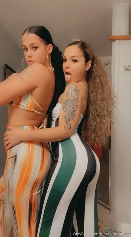 Naakte gelekte OnlyFans-foto van Therealmissdaisy