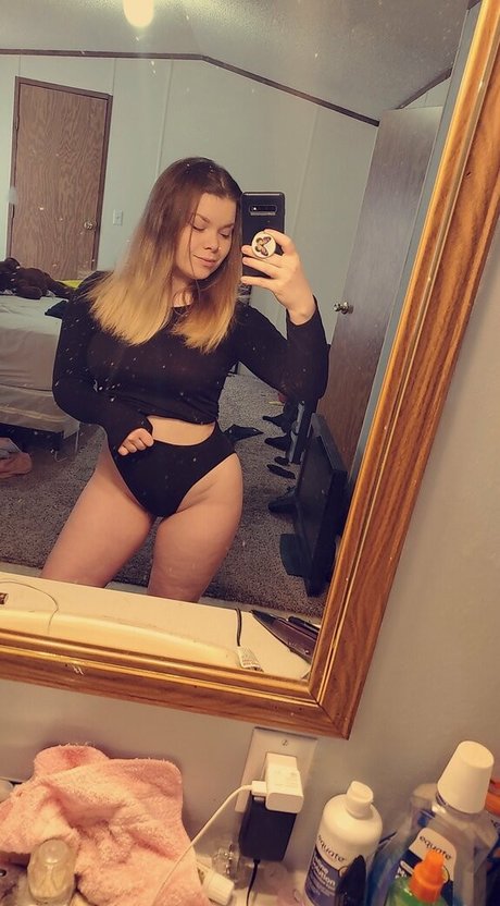 Naakte gelekte OnlyFans-foto van Mscheyo