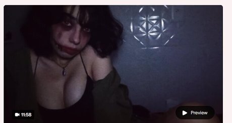 Naakte gelekte OnlyFans-foto van Aiko Asmr