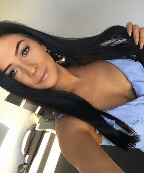 Naakte gelekte OnlyFans-foto van Bella Murphy