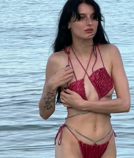 Naakte gelekte OnlyFans-foto van Alice Pagani