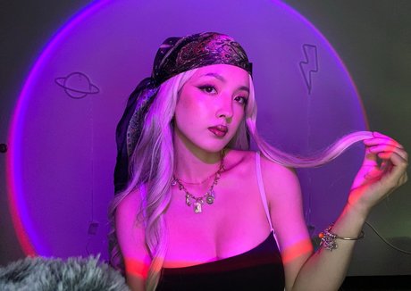 Naakte gelekte OnlyFans-foto van Earths Asmr