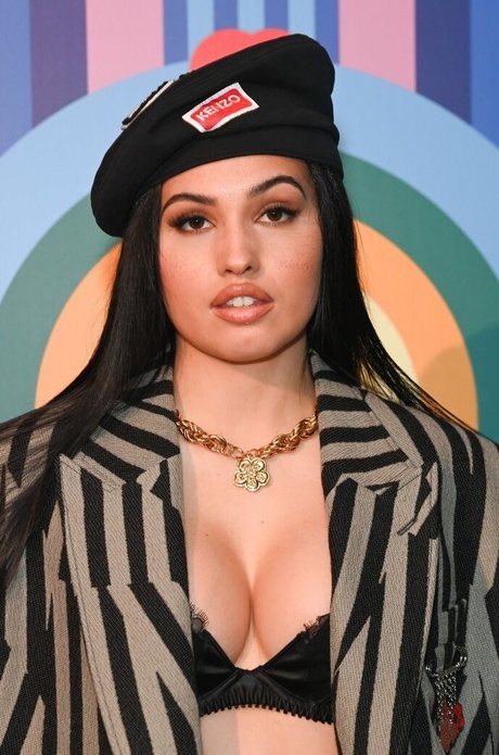 Naakte gelekte OnlyFans-foto van Mabel Mcvey
