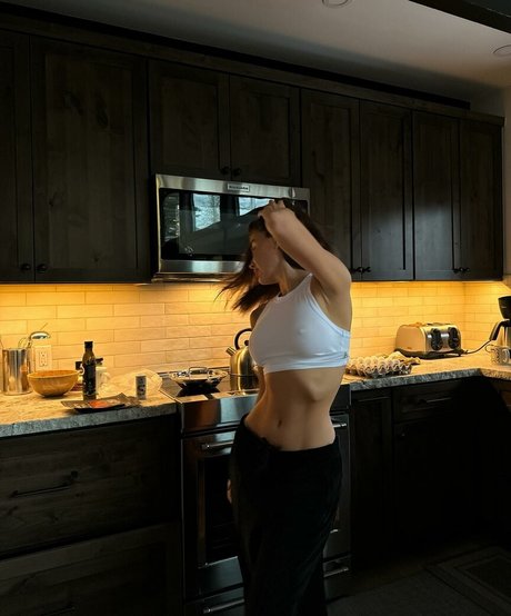 Naakte gelekte OnlyFans-foto van Alinagarage