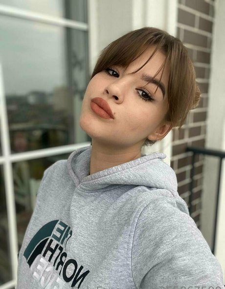 Naakte gelekte OnlyFans-foto van Miiraamii