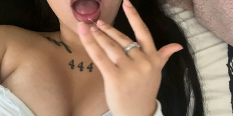 Naakte gelekte OnlyFans-foto van Indicablu444
