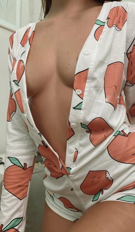 Naakte gelekte OnlyFans-foto van Noemyfurcillo