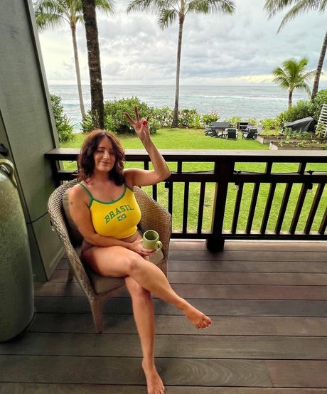 Naakte gelekte OnlyFans-foto van Courtney Jaye