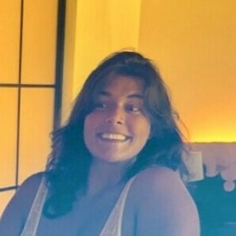 Naakte gelekte OnlyFans-foto van Milla Chats