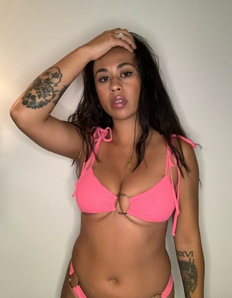 Naakte gelekte OnlyFans-foto van Ajuuki