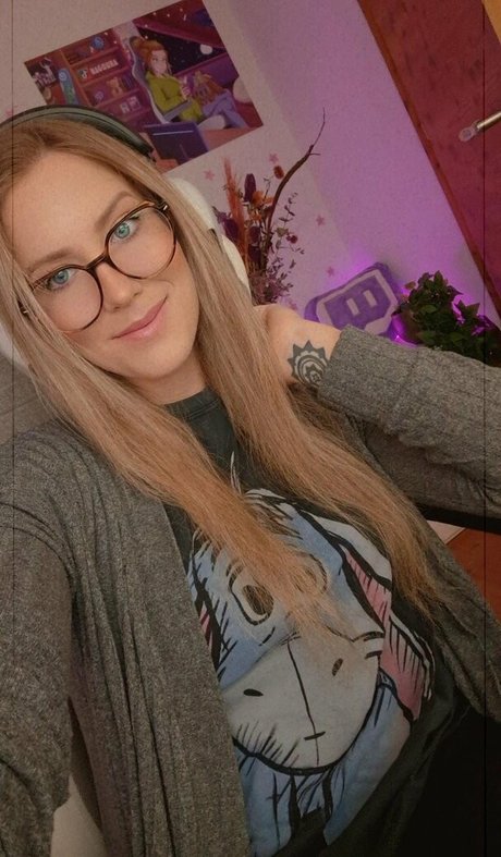 Naakte gelekte OnlyFans-foto van Naguura