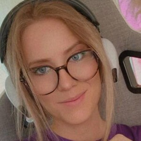 Naakte gelekte OnlyFans-foto van Naguura