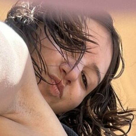 Naakte gelekte OnlyFans-foto van Spoilkat