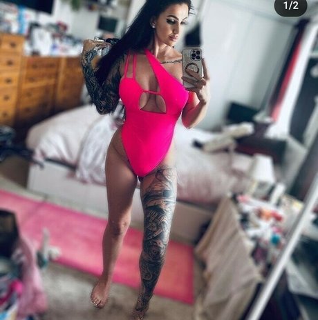 Naakte gelekte OnlyFans-foto van Thatinkedgirl