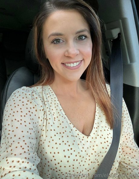 Naakte gelekte OnlyFans-foto van Elizabethash