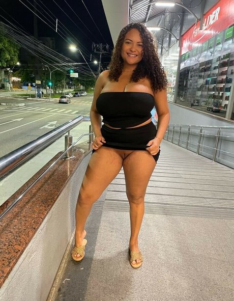 Naakte gelekte OnlyFans-foto van Manuzinha Black