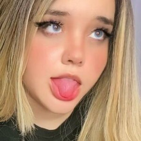 Naakte gelekte OnlyFans-foto van Honeygiri