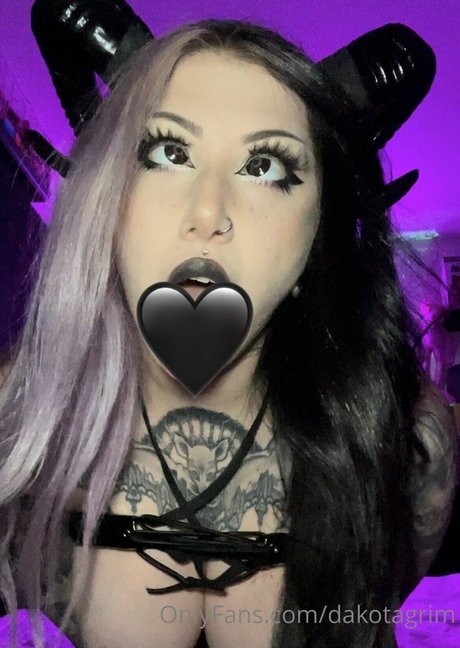 Naakte gelekte OnlyFans-foto van Ravengriim