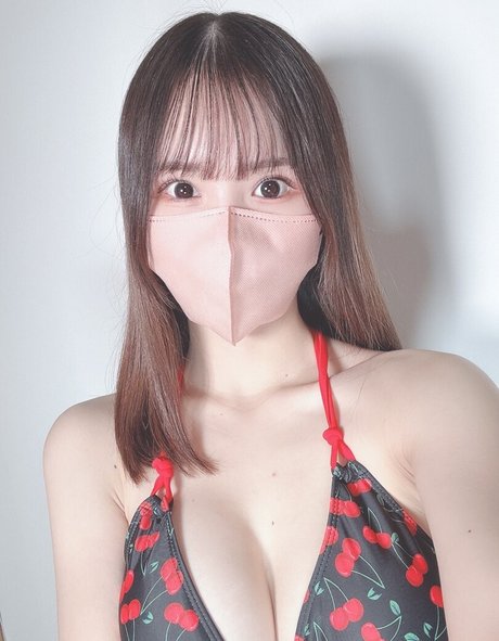 Naakte gelekte OnlyFans-foto van Hinari