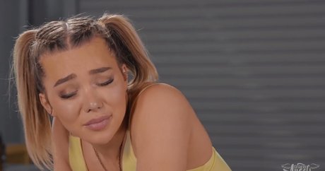 Naakte gelekte OnlyFans-foto van Emma Rose