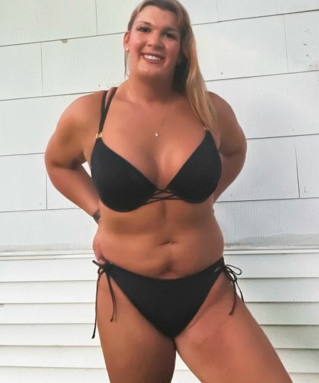 Naakte gelekte OnlyFans-foto van Rachel Doese