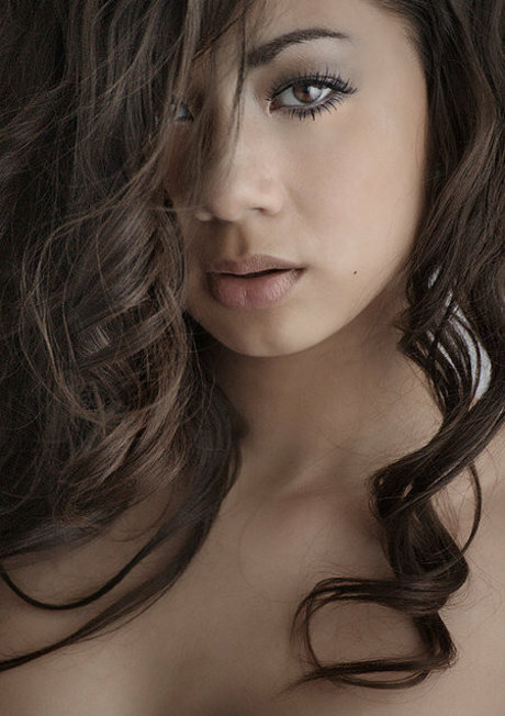 Naakte gelekte OnlyFans-foto van Jennifer Bachdim