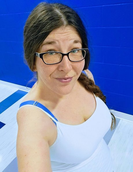 Naakte gelekte OnlyFans-foto van Homeschoolannie